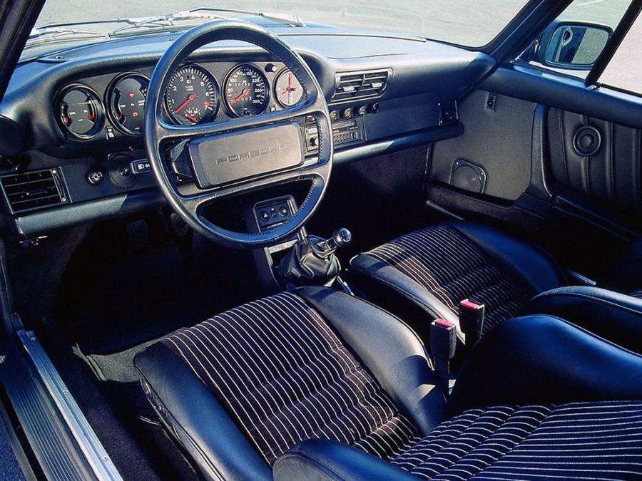  Porsche 911 Turbo 3.6 Coupe 1992 года  (фото 11 из 16)